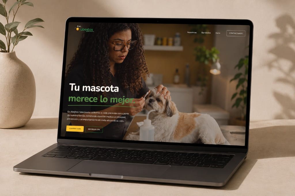 Sitio web de Abejitas Veterinaria presentado en una laptop